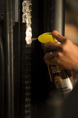 Contractingbusiness Com Sites Contractingbusiness com Files Uploads 2016 04 Wd40 Spt Spray Gel Chain Use Close Up 0 Contractingbusiness Com Sites Contractingbusiness com Files Uploads 2016 04 Wd40 Spt Spray Gel Chain Use Close Up 0