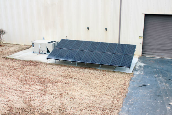 Airconditioning unit connected to a PV power source