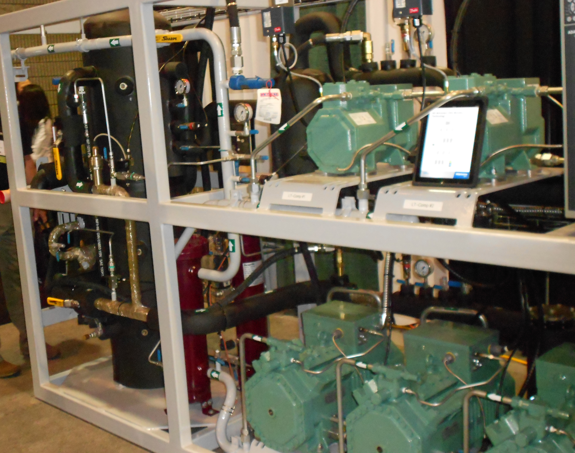 A Hillphoenix transcritical CO2 system