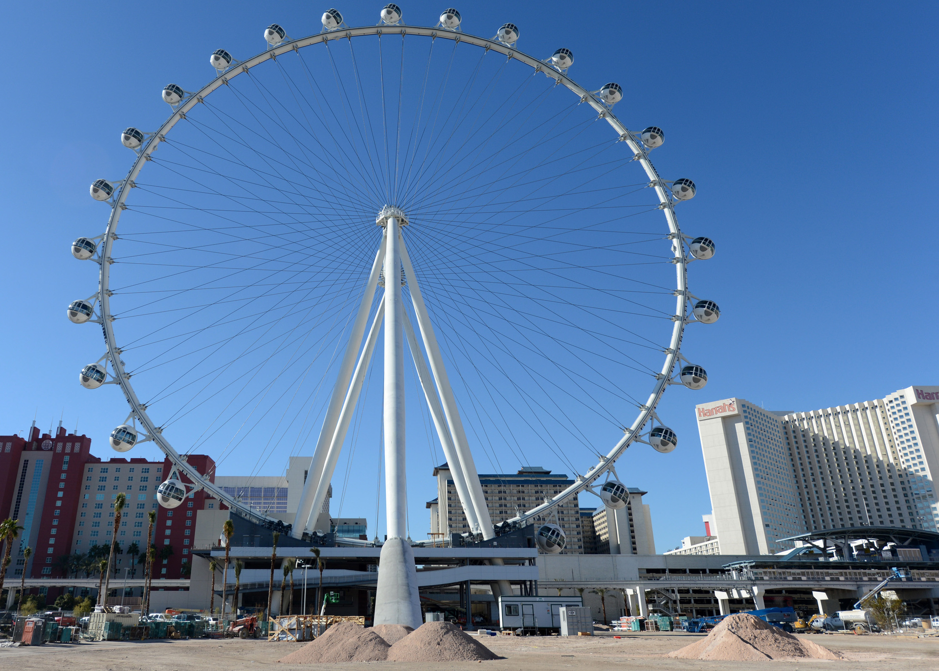 It takes 30minutes to complete one revolution on the 39High Roller39 Tourist comfort in 100F temperatures is essential Photo courtesy Luvata