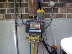 Monitoring equipment measures compressor current. Monitoring equipment measures compressor current.