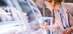 Woman Shopper 60aba5897eef9 Woman Shopper 60aba5897eef9