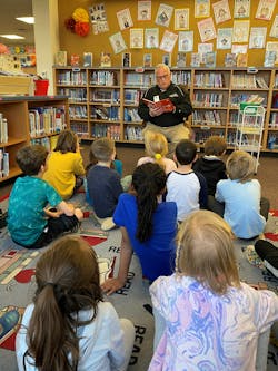 Bill Ronayne reads to school kids as part of the &apos;Rotary Readers&apos; program.