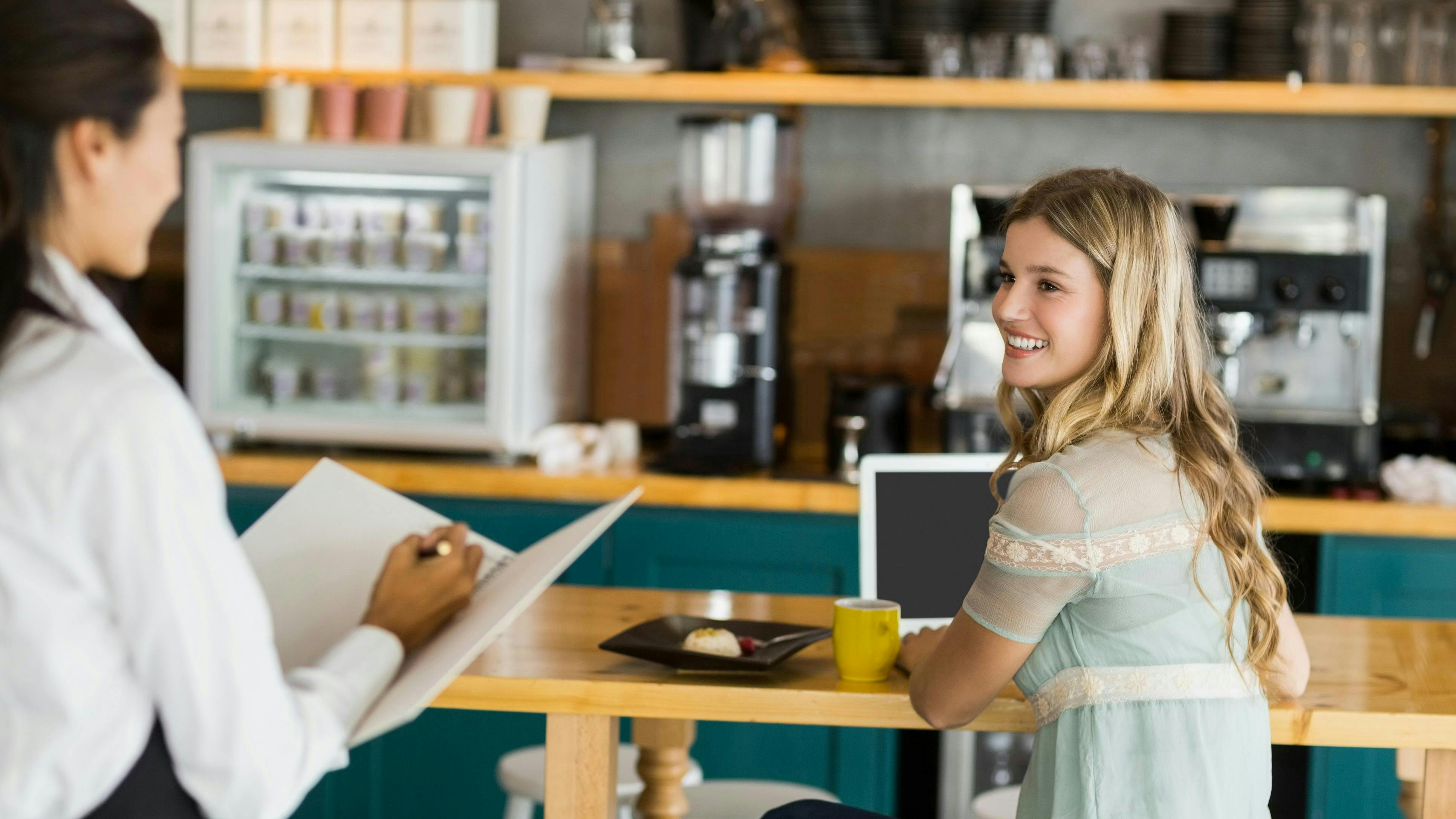 6662664e7427ea6a44b8ab1d Ordering From Waitress