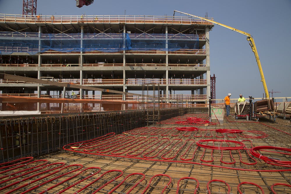 The University of Chicago North Residential Commons features 300,000 feet of radiant heating and cooling piping: The building&rsquo;s common areas are heated via a traditional forced-air system, while the student living quarters use REHAU in-slab hydronic radiant heating and cooling. By circulating heated or chilled water through 5/8-inch PEXa pipe installed in the ceilings on each floor, the hydronic system maintains the spaces at even, comfortable temperatures while using less energy than traditional forced-air systems.