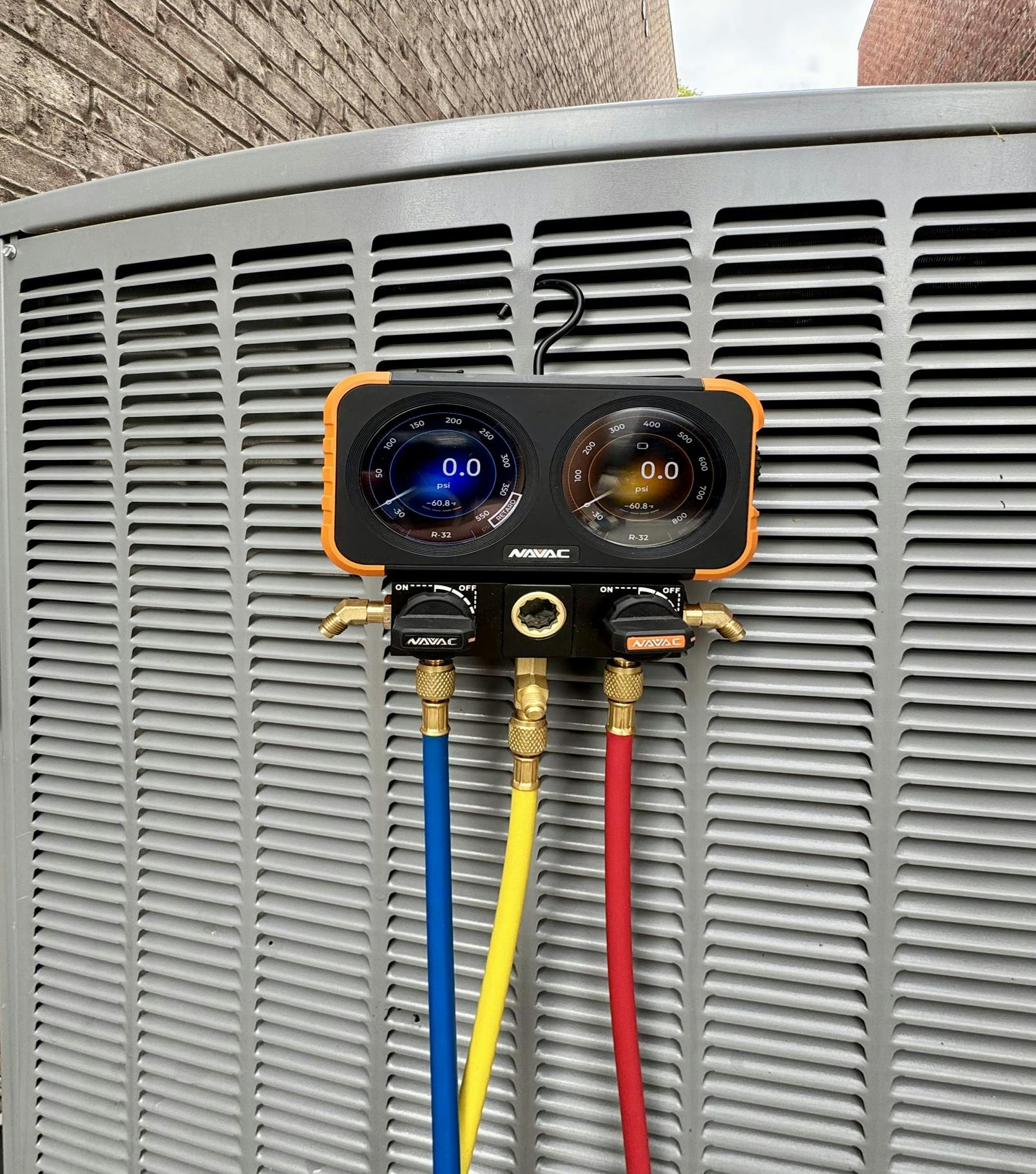 NAVAC Introduces HD Color Graphic Manifold Gauge