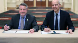 ASHRAE President Bill McQuade and UNEP’s OzonAction Head Jim Curlin sign two-year work plan.