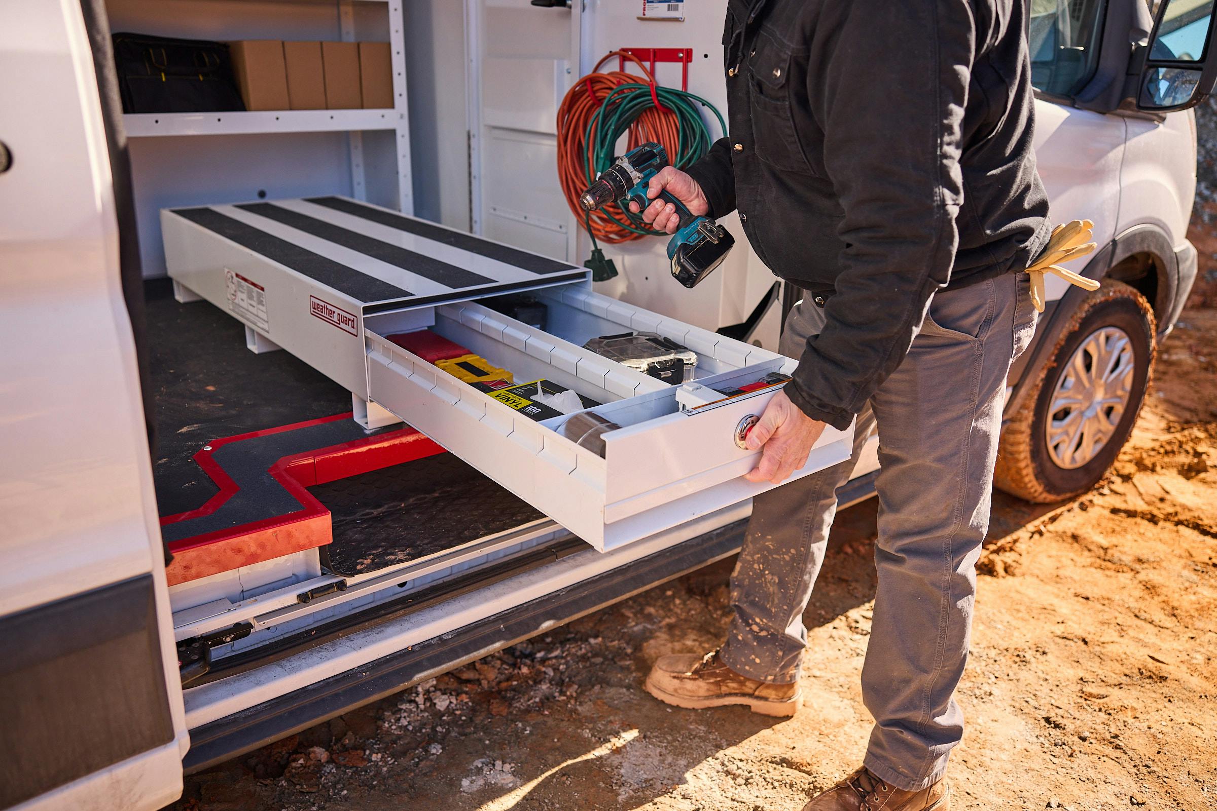 306304_ei_manaccessingtools_07packrat_0140